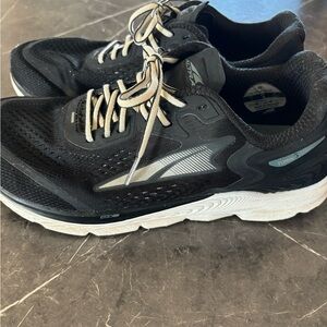 EUC Women’s Size 9 Altra Torin 5 Shoes.